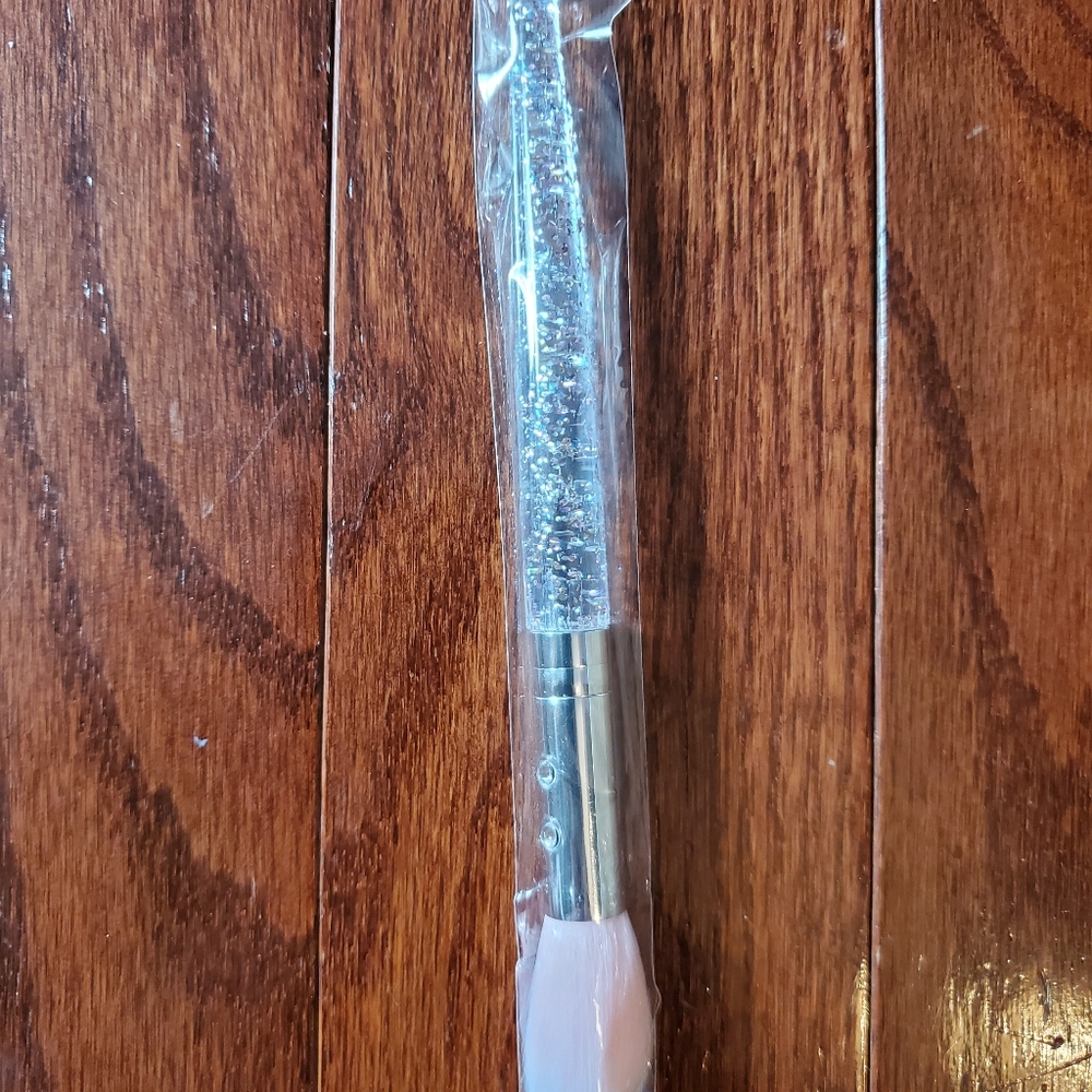 NWT small Powder bb5 makeup brush